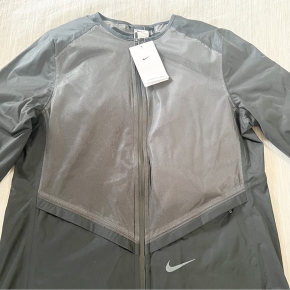 Nike Storm-FIT ADV Down-Fill Run Division Women's Black Running Jacket - Picture 5 of 16